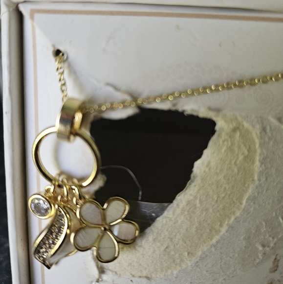 Mother of pearl necklace Gold toneLeaf and flower pendantsBox is damaged. How - Picture 2 of 3